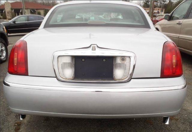 2001 LINCOLN TOWN CAR Stratford New Jersey 08084