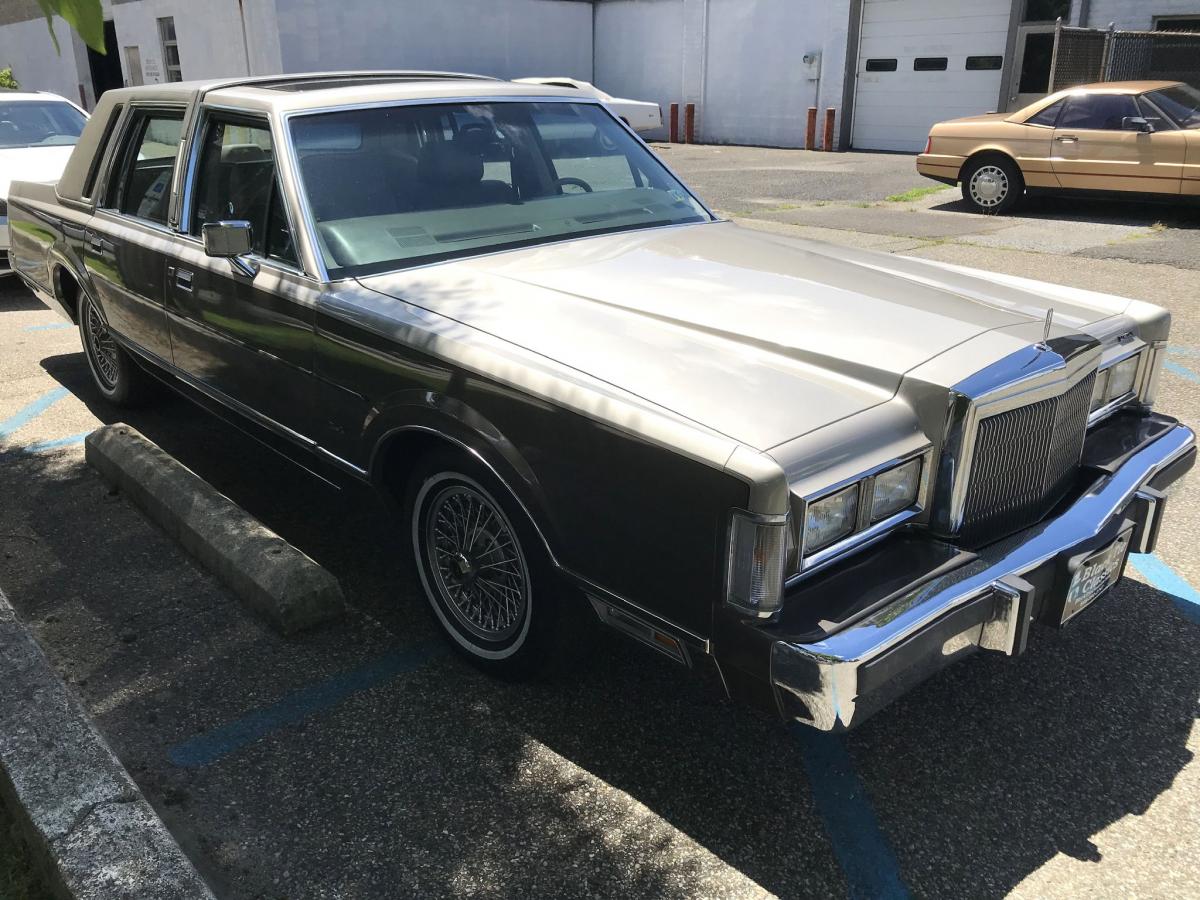 1988 LINCOLN TOWN CAR Stratford New Jersey 08084