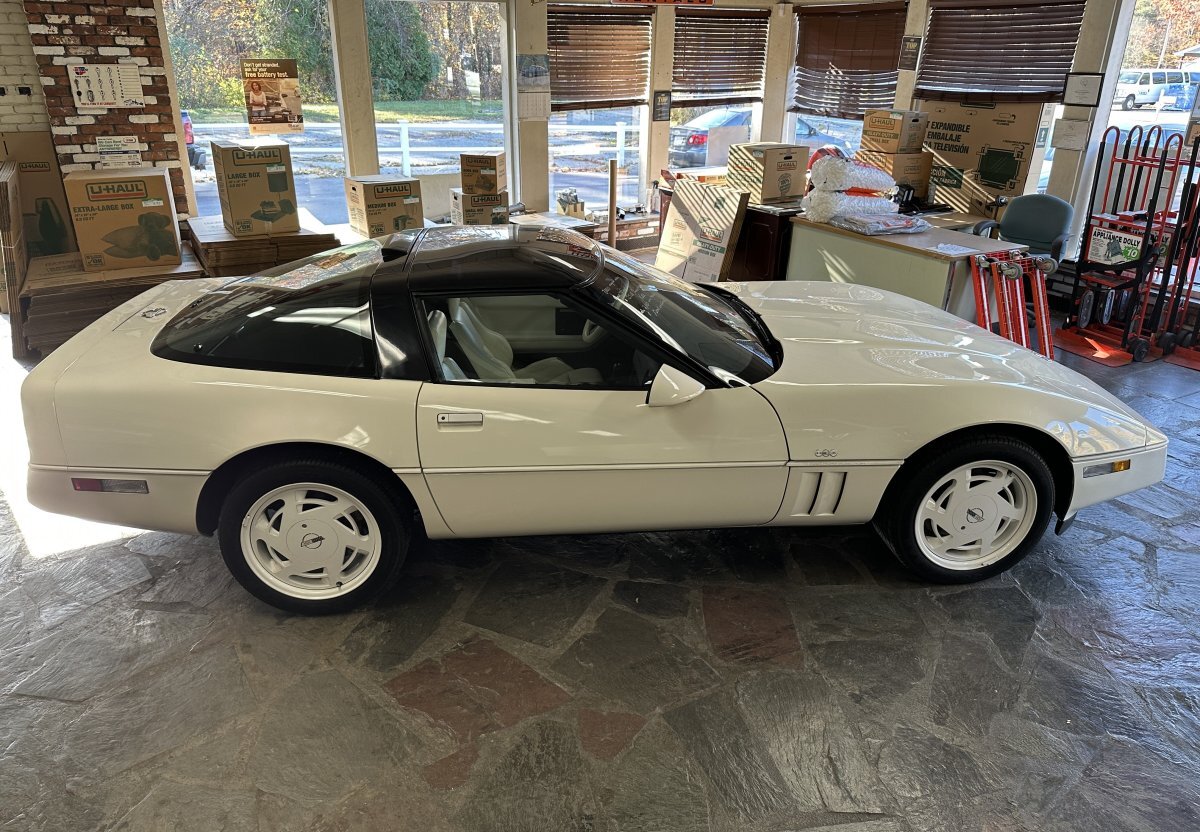 1988 Chevrolet Corvette 35th Anniversary Edition - Photo 10