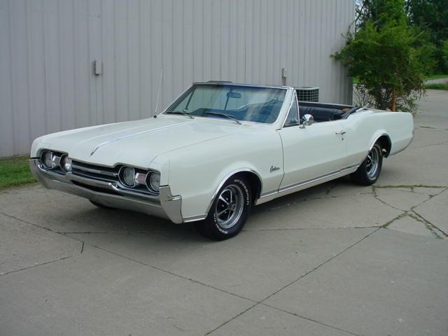1967 OLDSMOBILE CUTLASS CONVERTIBLE CONVERTIBLE 330-4 AC, in Milford, OH