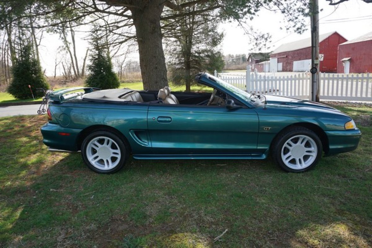 1996 Ford MUSTANG GT CONVERTIBLE MAGNIFICENT GARAGE KEPT 33