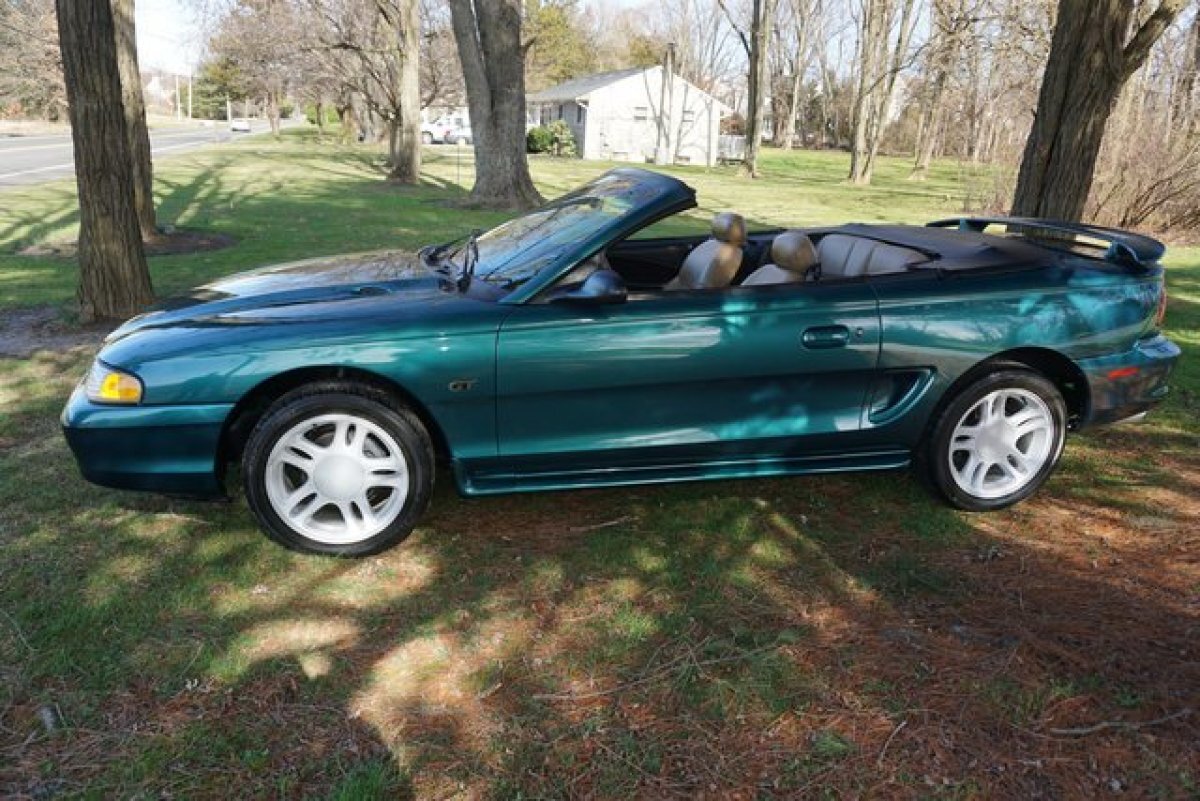 1996 Ford MUSTANG GT CONVERTIBLE MAGNIFICENT GARAGE KEPT 38
