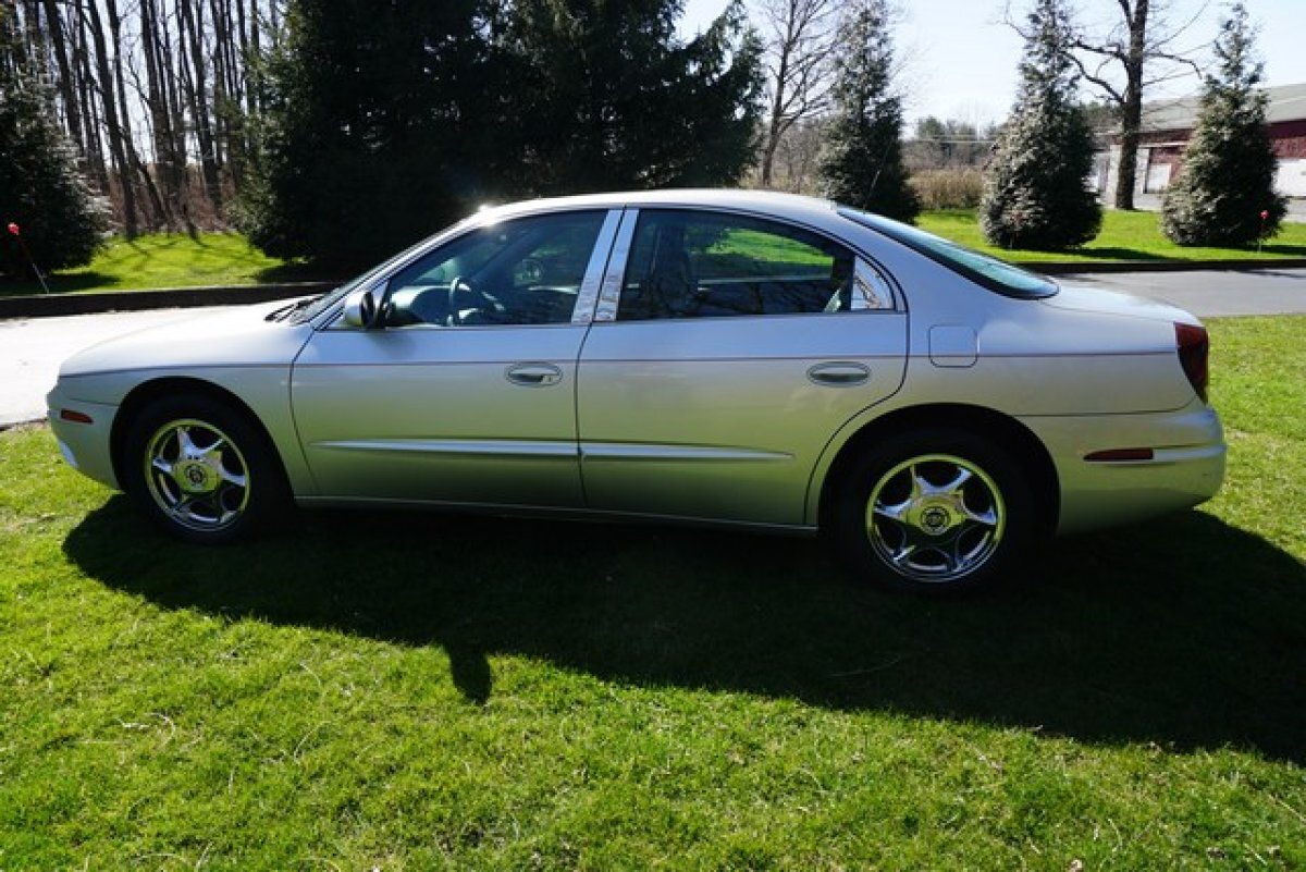2003 OLDSMOBILE AURORA RARE MARVREOLUS CAR WITH ONLY 78,764 PAMPER GARAGE KEPT MILES WITH EVERY OPTION&SUPERB CONDITIOIN - Photo 9