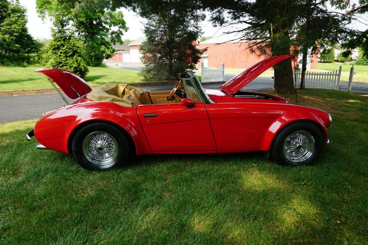 1965 AUSTIN HEALEY SEBRING 5000 REPLICA MODIFIED V8-5 SPEED. COBRA IN DISGUISE WITH TOP&WINDOWS&A/C GEOURGEOUS THRUOUT