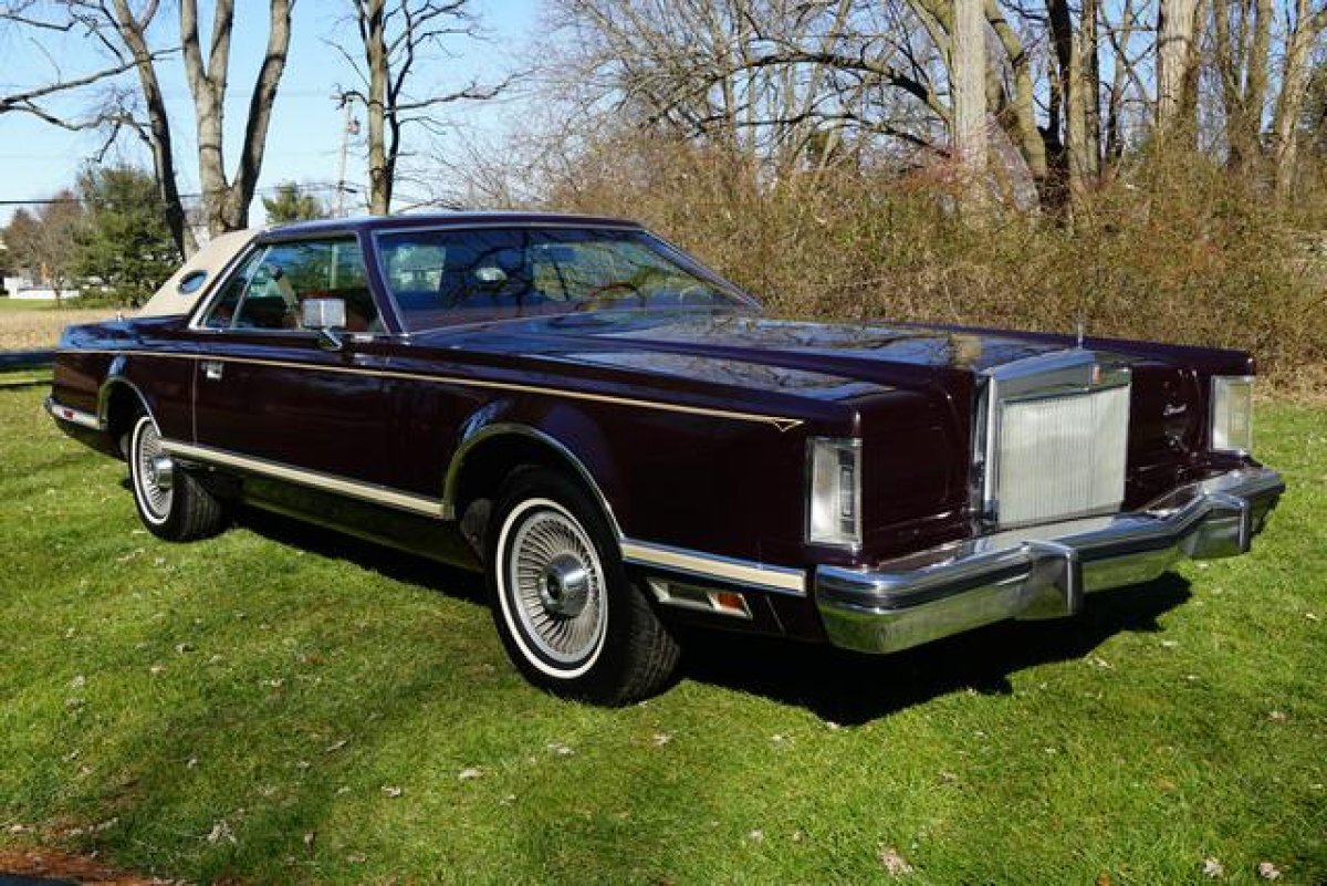 1978 LINCOLN MARK V BILL BLASS EDITION SHOWING 24,210 MILES, FULLY EQUIPED WITH ALL OPTIONS EX DRIVEING CAR