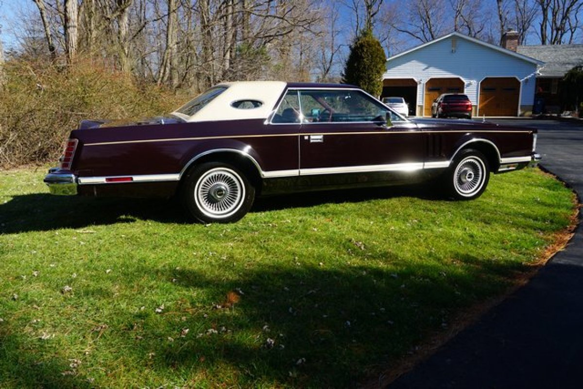 1978 LINCOLN MARK V BILL BLASS EDITION SHOWING 24,210 MILES, FULLY EQUIPED WITH ALL OPTIONS EX DRIVEING CAR - Photo 2