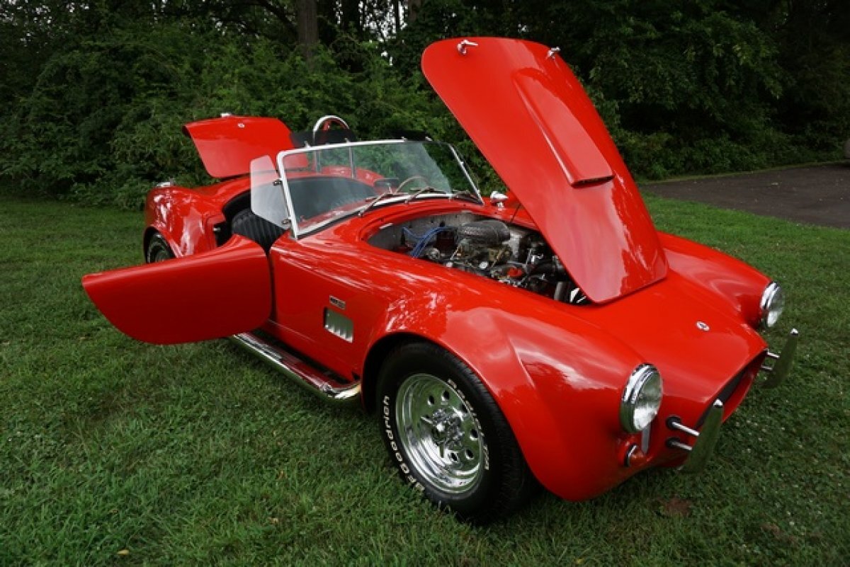 1965 SHELBY COBRA COBRA REPLICA STUNNING APPEARENCE EXHILERATING TO DRIVE LARGE INTERIOR MANY OPTIONS