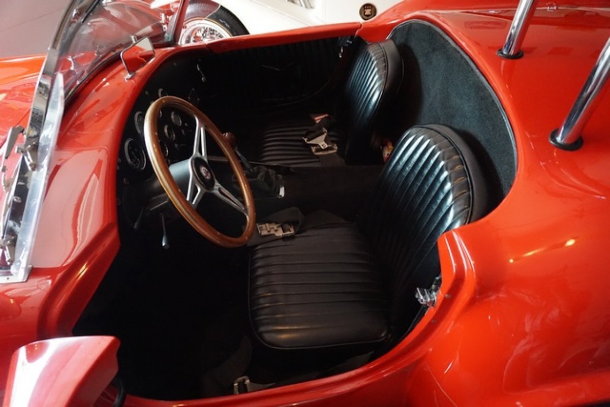 1965 SHELBY COBRA COBRA REPLICA STUNNING APPEARENCE EXHILERATING TO DRIVE LARGE INTERIOR MANY OPTIONS - Photo 36