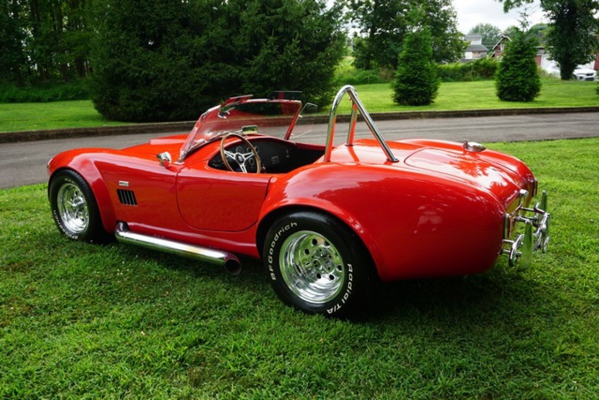 1965 SHELBY COBRA COBRA REPLICA STUNNING APPEARENCE EXHILERATING TO DRIVE LARGE INTERIOR MANY OPTIONS - Photo 4