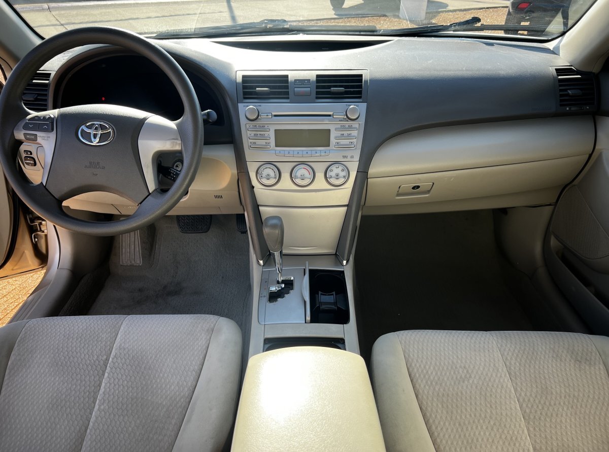 2011 TOYOTA CAMRY LE 6-SPD AT - Photo 15